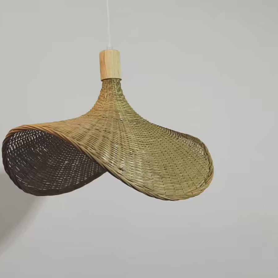 Lustre bois rotin qui s'allume