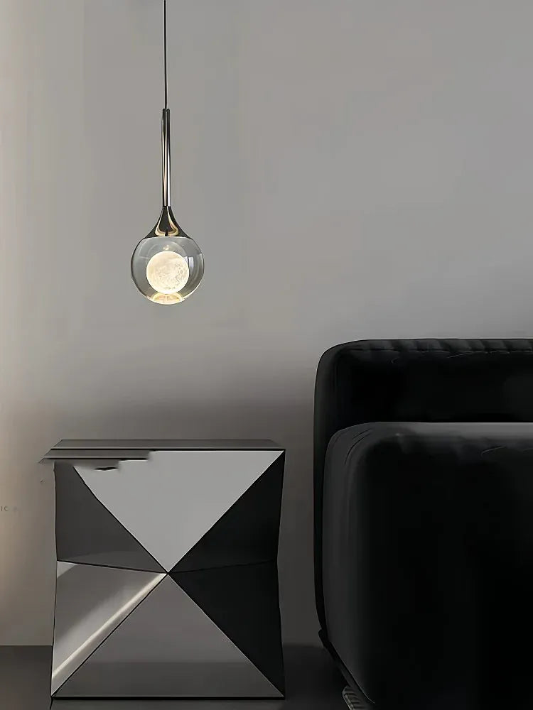 Suspension boule de verre design lunaire