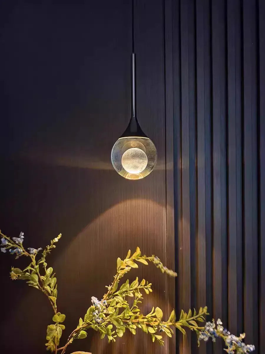 Suspension boule de verre design lunaire